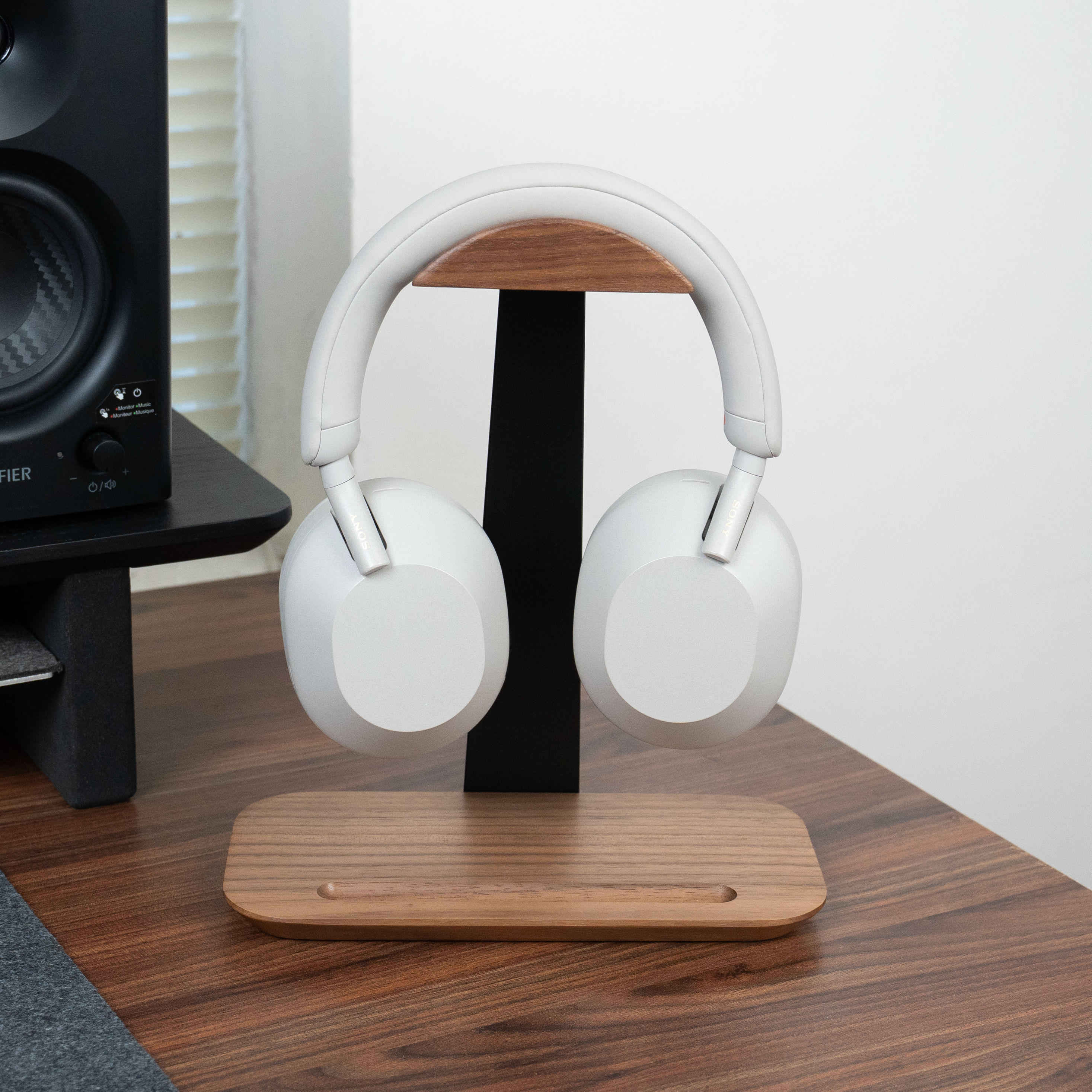 Headphone Stand Cockpit