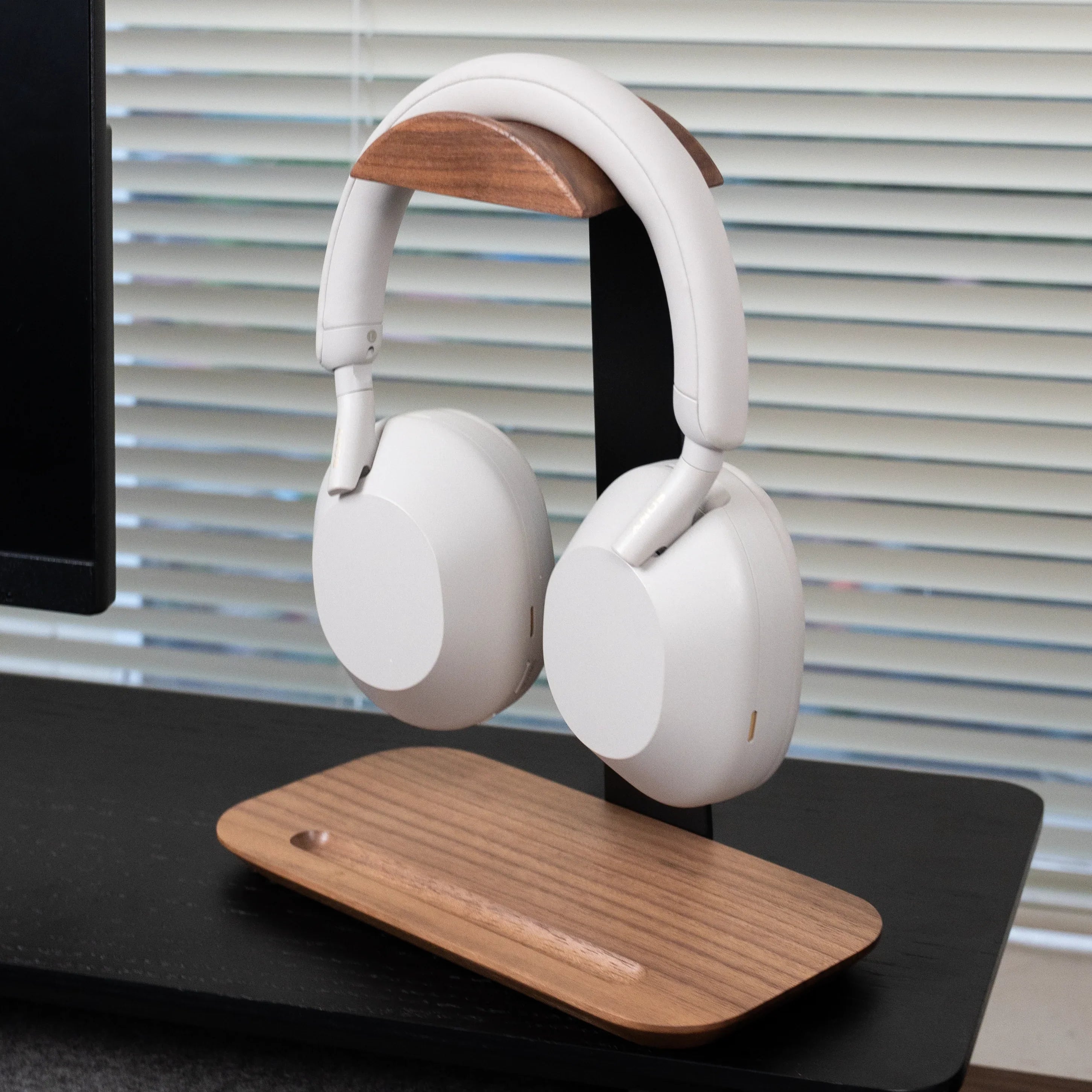 Headphone Stand Cockpit