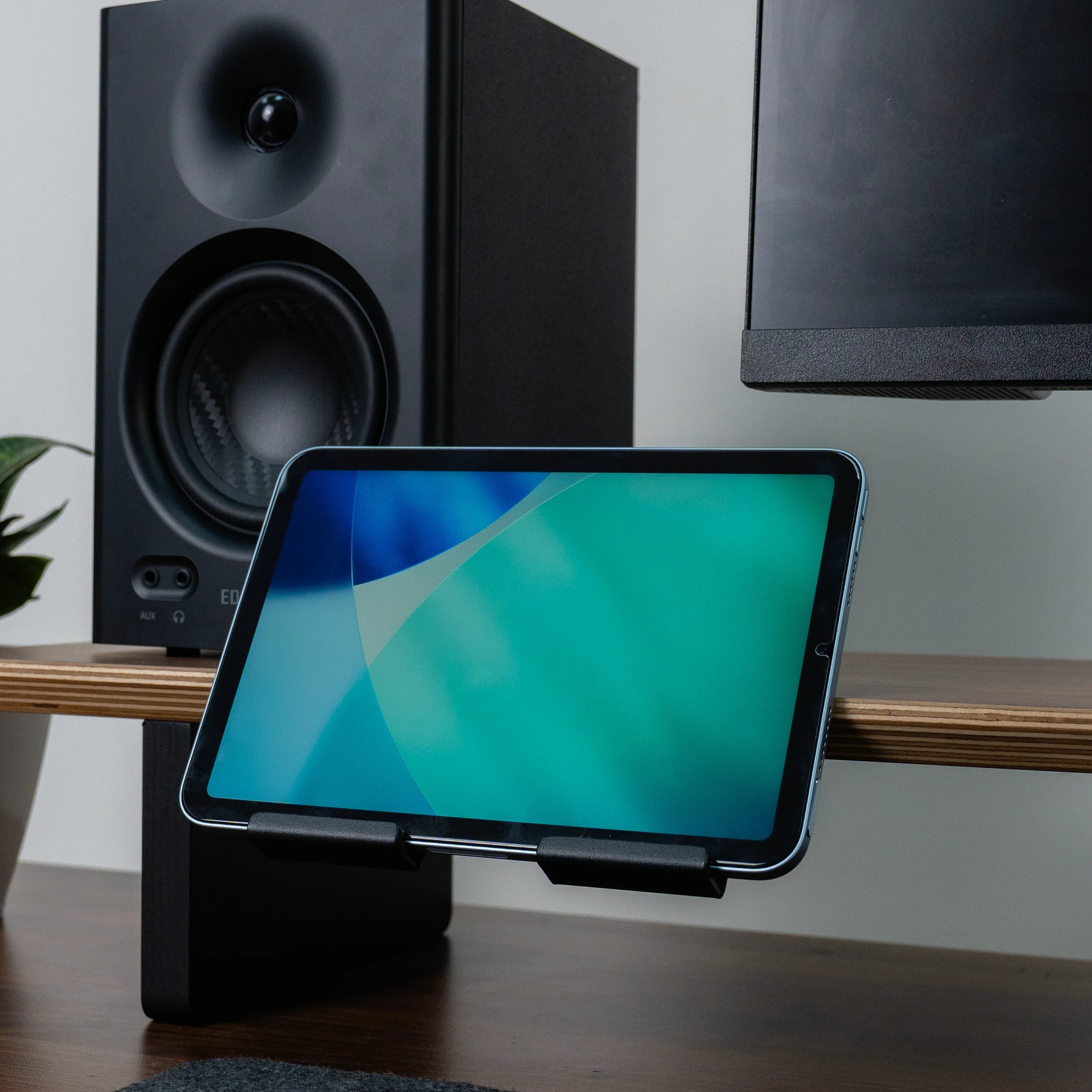 Tablet Holder | The Modular