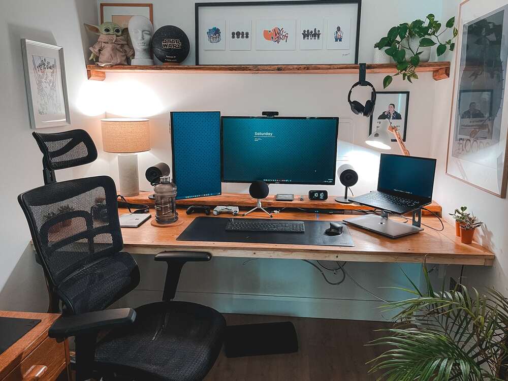 essential-desk-accessories