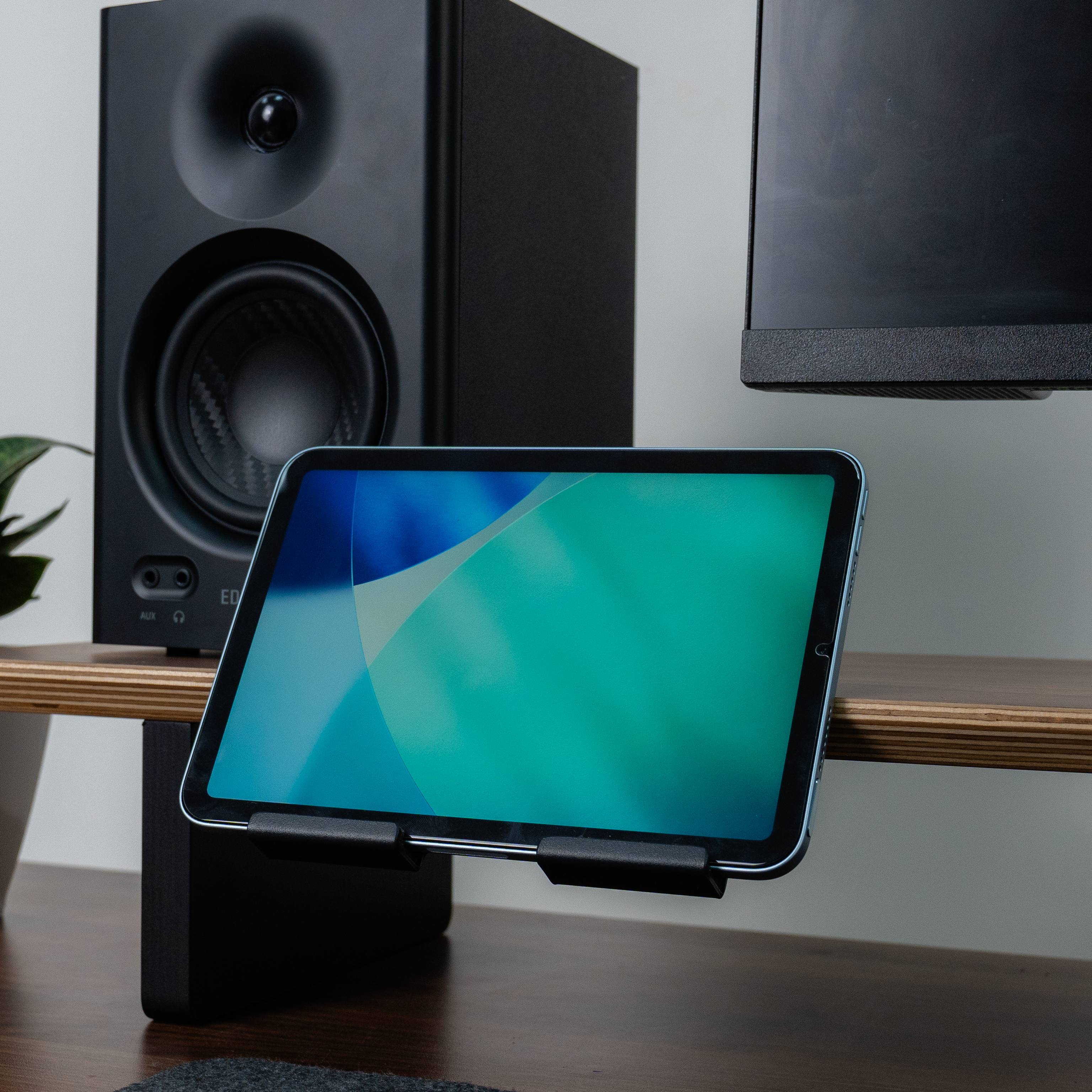 Tablet Holder | The Modular
